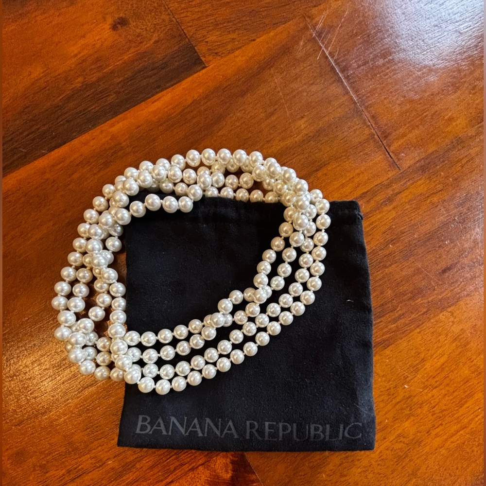 Banana republic pearl necklace